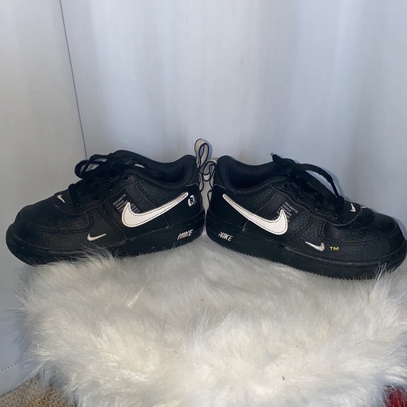 Nike Air Force 1 Low Utility Black White - Picture 6 of 9